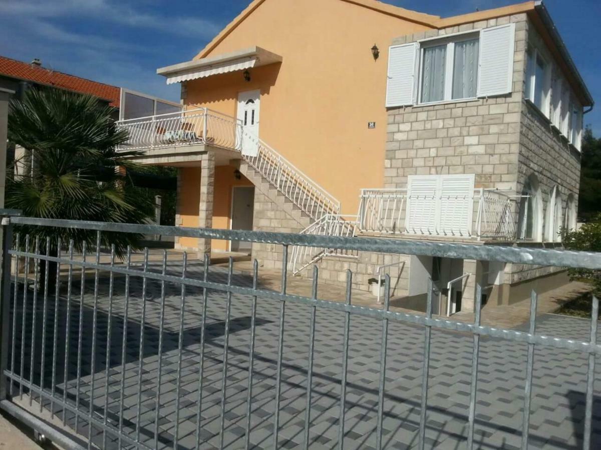 Apartments Alma Orebić Esterno foto
